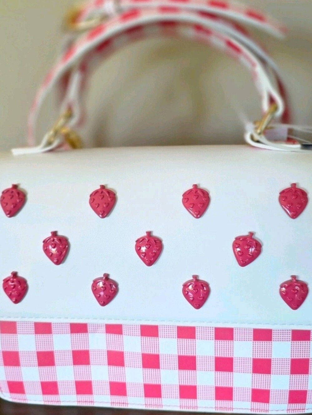 NEW BETSEY JOHNSON  "STRAWBERRY" HANDBAG/CROSSBODY WITH MATCHING  CHARM - Picture 9 of 11